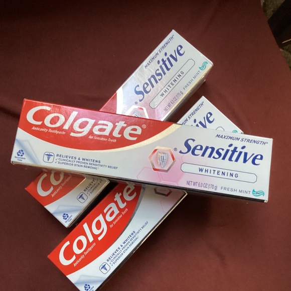 Colgate Sensitive Toothpaste Maximum Strength with Whitening - Fresh Mint Gel - - Picture 2 of 8